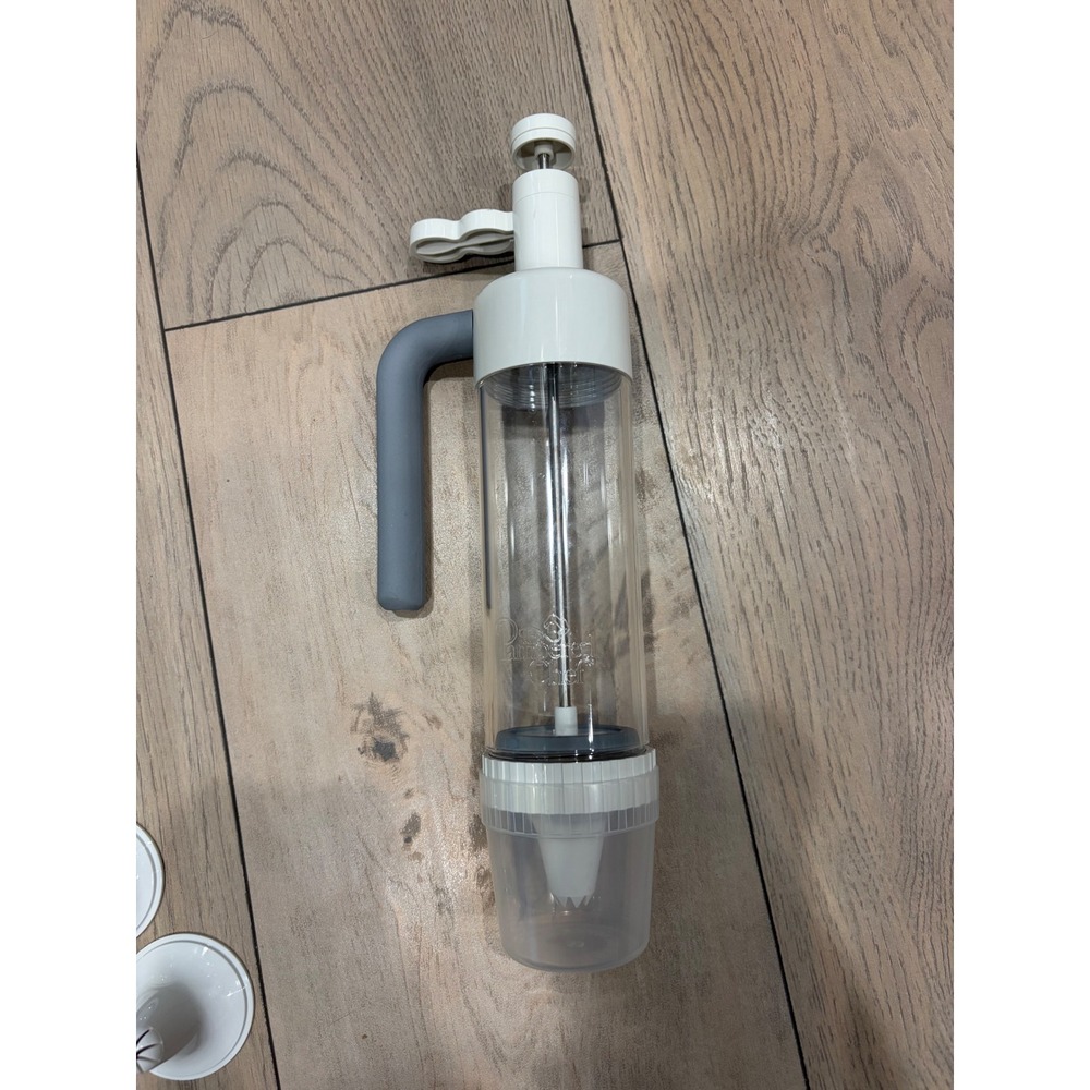 Pampered Chef Easy Accent Decorator 1778 White Grey Icing Piping Tool with 6 Tip - Picture 5 of 6
